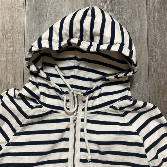 Cropped Hoodie - Picture 2 of 6